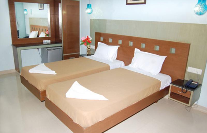 Balaji Grand Hotel Kākināda Habitación foto