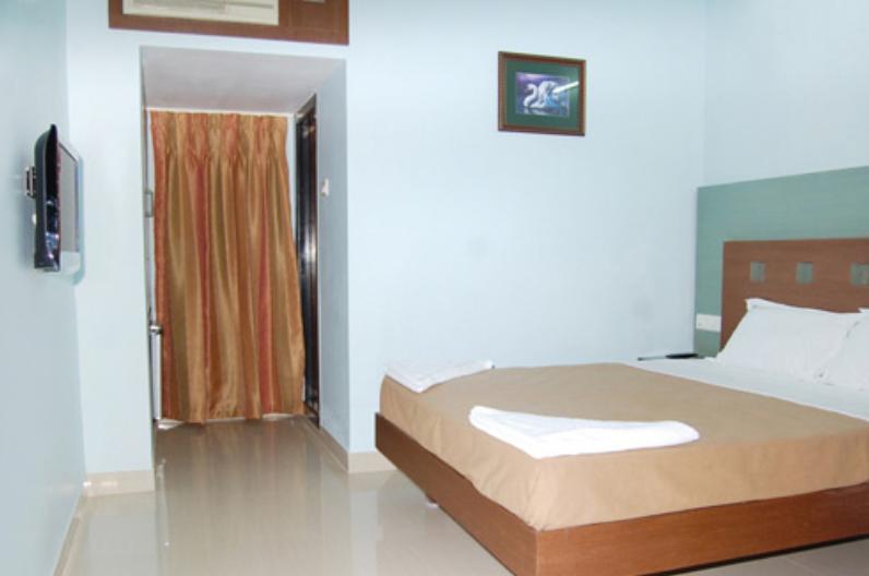 Balaji Grand Hotel Kākināda Exterior foto
