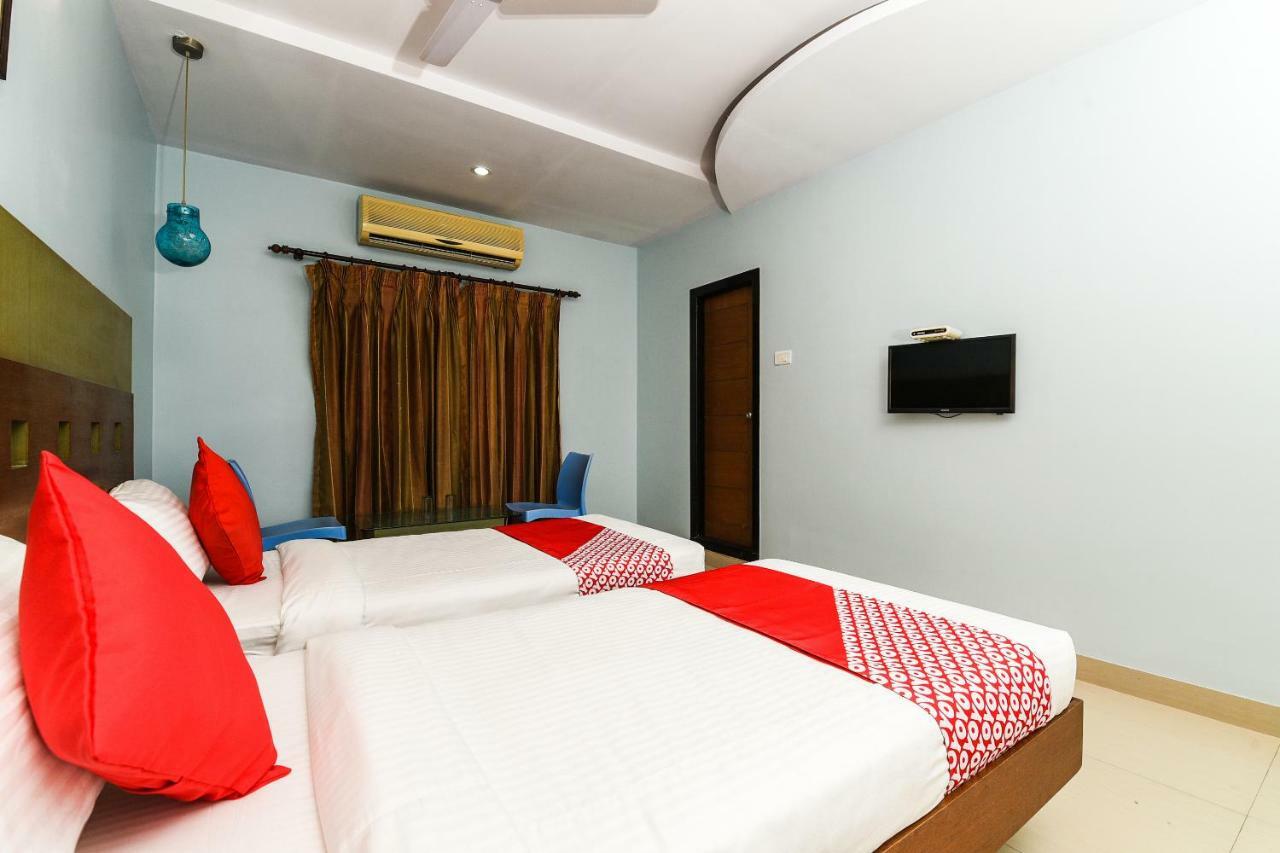 Balaji Grand Hotel Kākināda Exterior foto