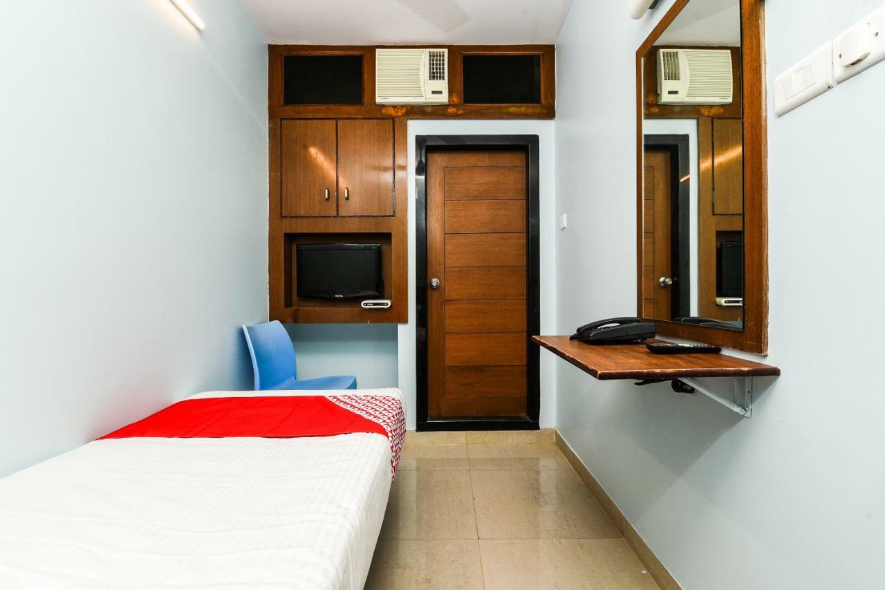 Balaji Grand Hotel Kākināda Exterior foto